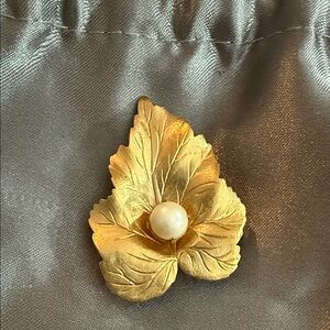 Elegant vintage Gold Leaf Brooch with faux Pearl Accent